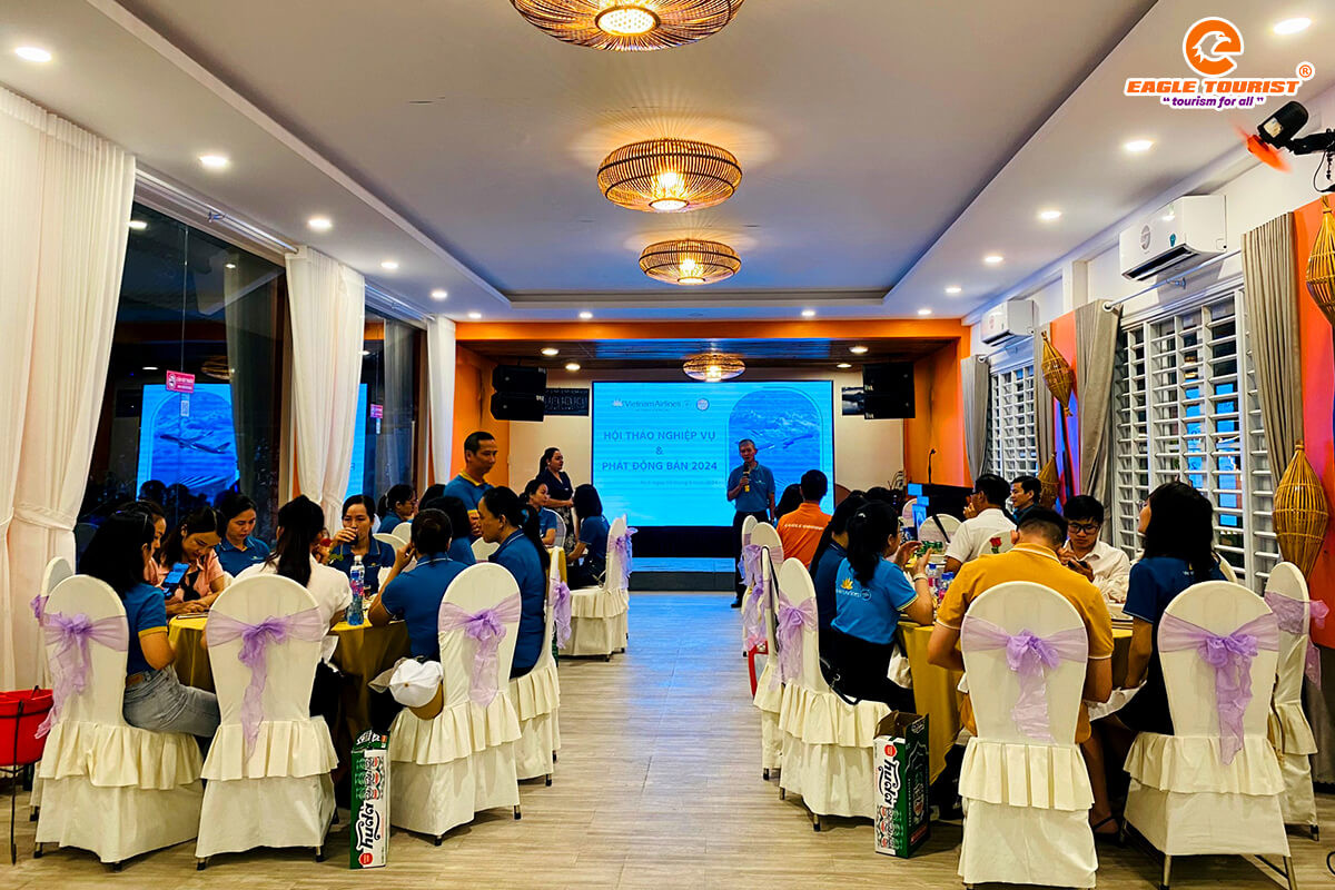 Tham gia bữa tiệc Gala Dinner tại Lagoon Room